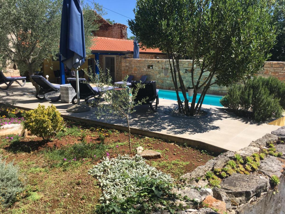 Holiday Home Ava1 With Pool & Holiday Home Ava2 With Whirlpool Baderna Exterior foto