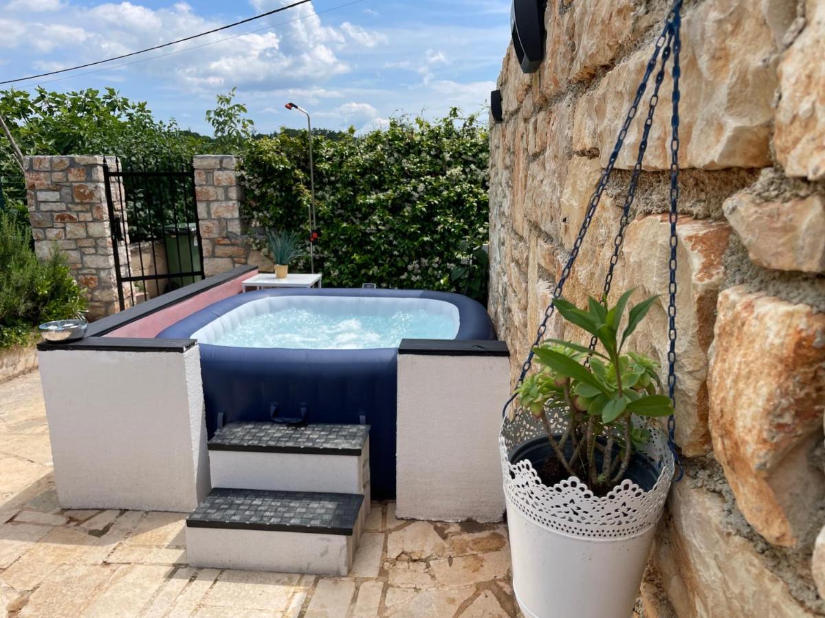 Holiday Home Ava1 With Pool & Holiday Home Ava2 With Whirlpool Baderna Exterior foto